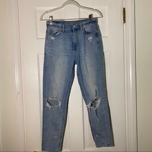AEO SHORT MOM JEANS